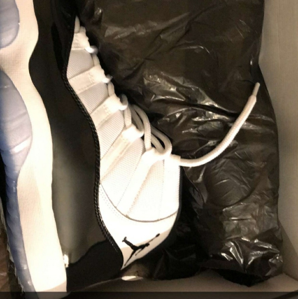 Air Jordan 11 Retro Concords
